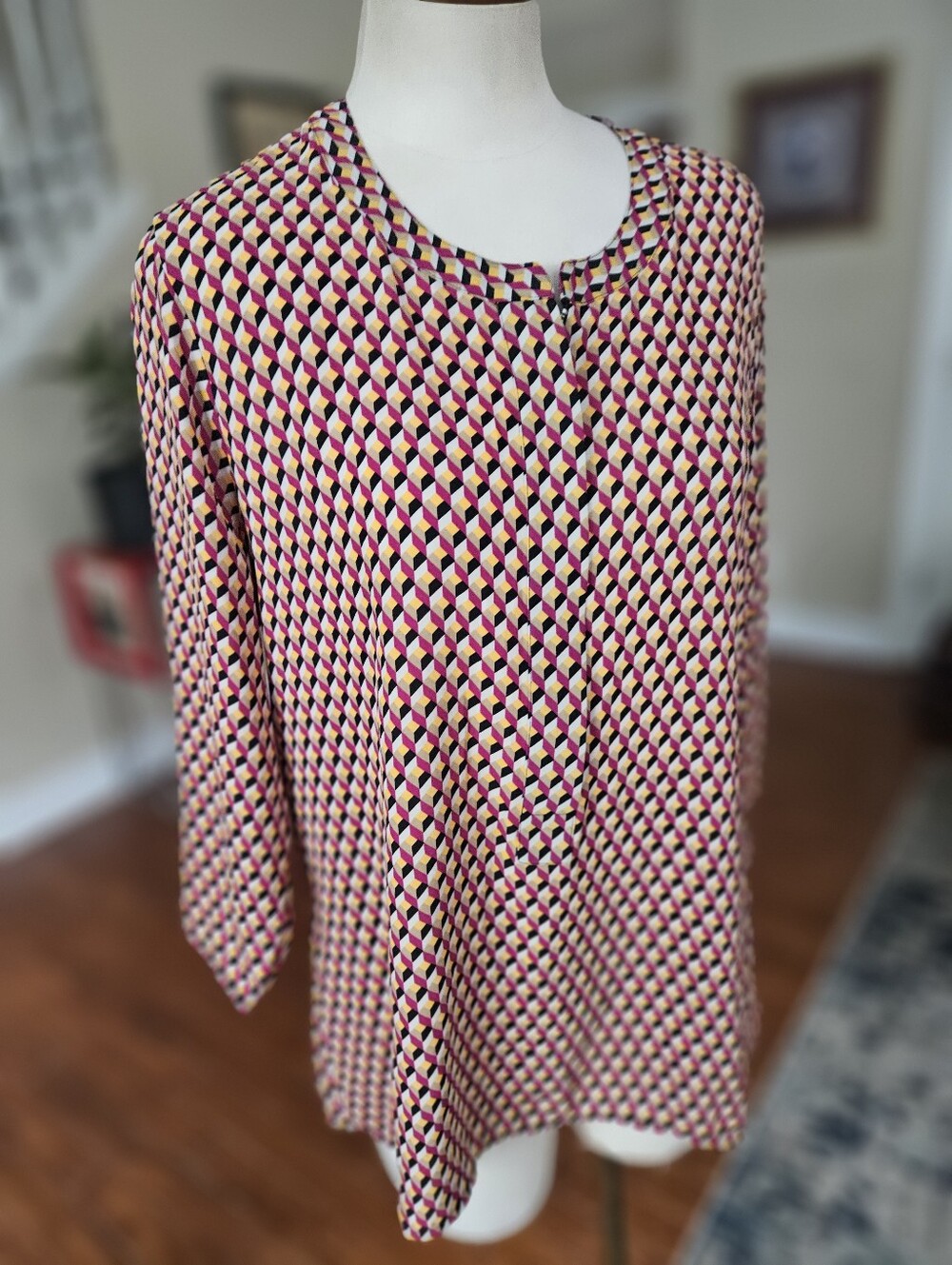 Express Geometric Top Large - Picture 2 of 5
